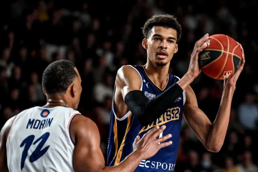 Wembanyama tem talento para “mudar a NBA”, diz técnico Filipe da Silva