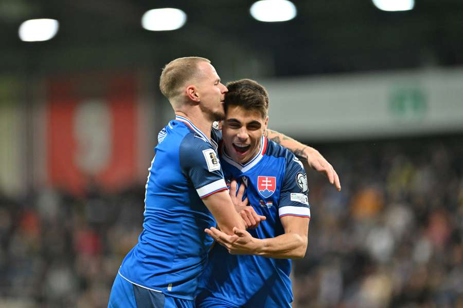 Obert po prvom reprezentačnom góle v radosti s Dudom.