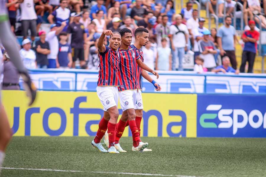 Bahia saiu atrás antes de empatar ainda no primeiro tempo