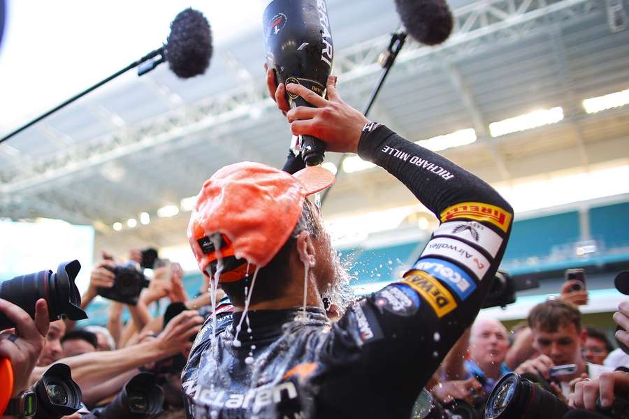 Lando Norris conquistou a sua primeira vitória na categoria rainha do desporto automóvel em Miami