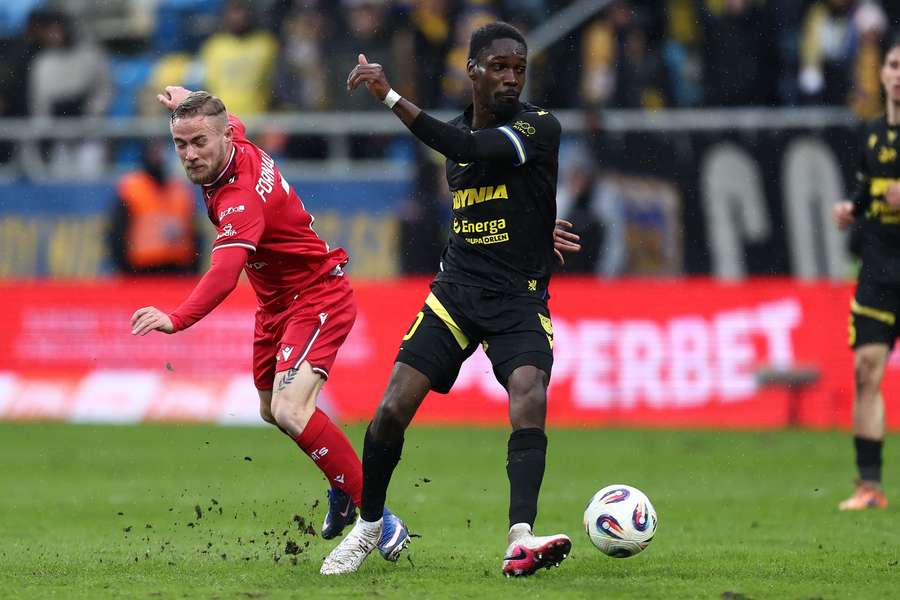 Murawa na stadionie Arki Gdynia zostanie wymieniona przed kolejnym ligowym meczem