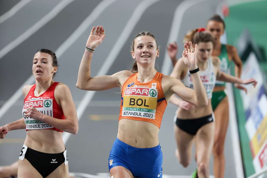 Femke Bol tijdens de halve finale 400 meter