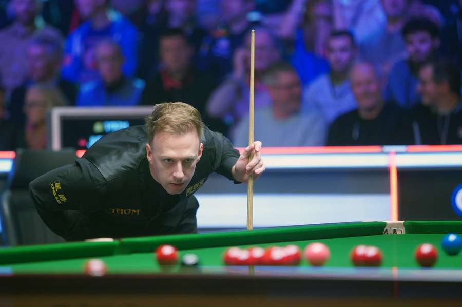 Judd Trump im Duell mit Ding Junhui. Judd Trump im Duell mit Ding Junhui.