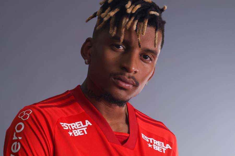 Dalbert com a camisola do Internacional