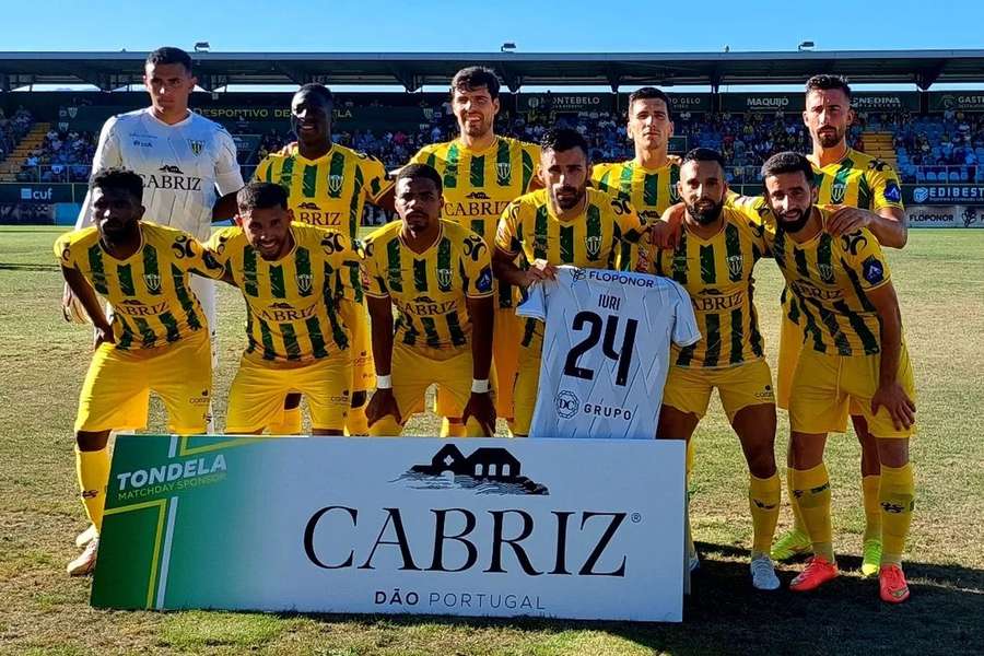 Tondela prestou homenagem ao guarda-redes Iuri Miguel