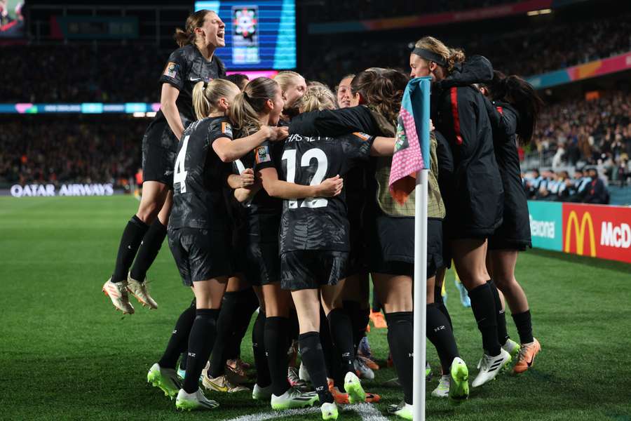 New Zealands kvinder overrasker og slår Norge i VM-åbningskamp
