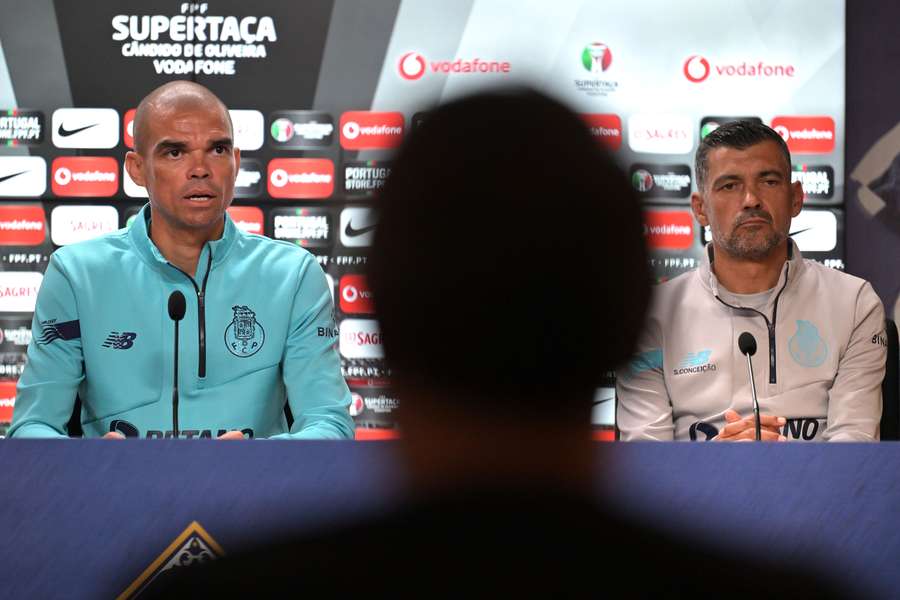Conceição et Pepe en conférence de presse avant la rencontre contre le Benfica. 