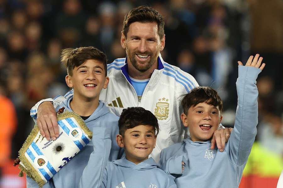 Messi a jeho traja synovia.
