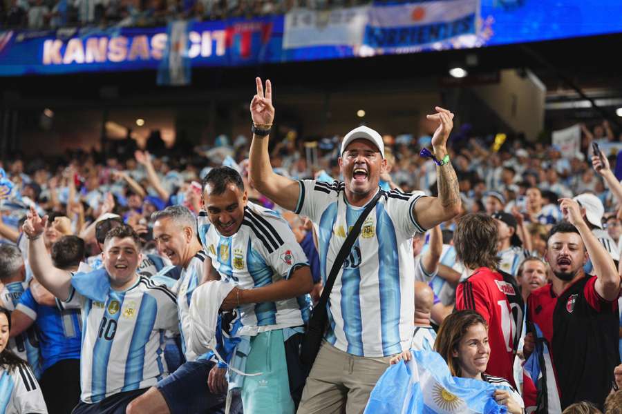 Rekordowa liczba widzów na trybunach jednego dnia, Infantino dziękuje kibicom Rekordowa liczba widzów na trybunach jednego dnia, Infantino dziękuje kibicom
