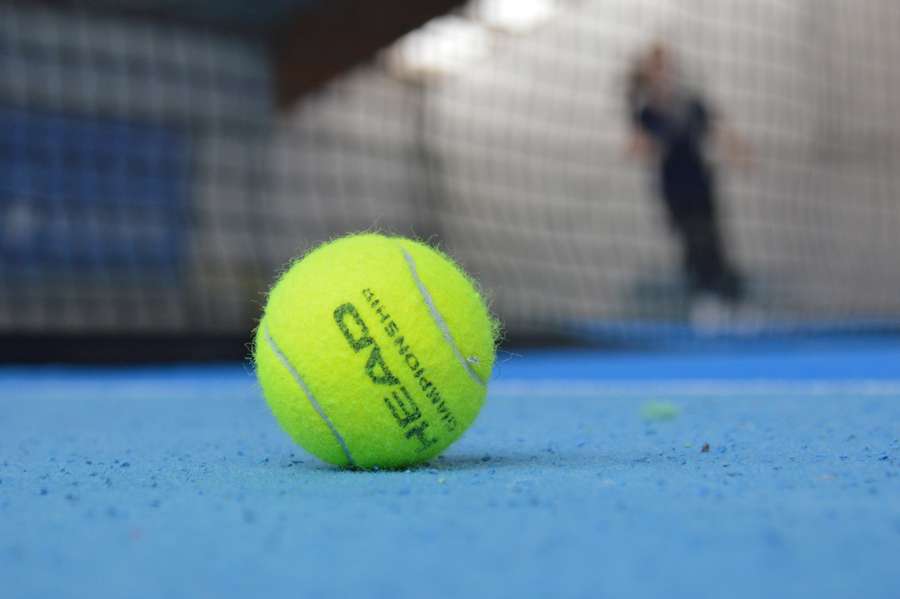 Tennisforbund forklarer Tauson-exit med rygproblemer