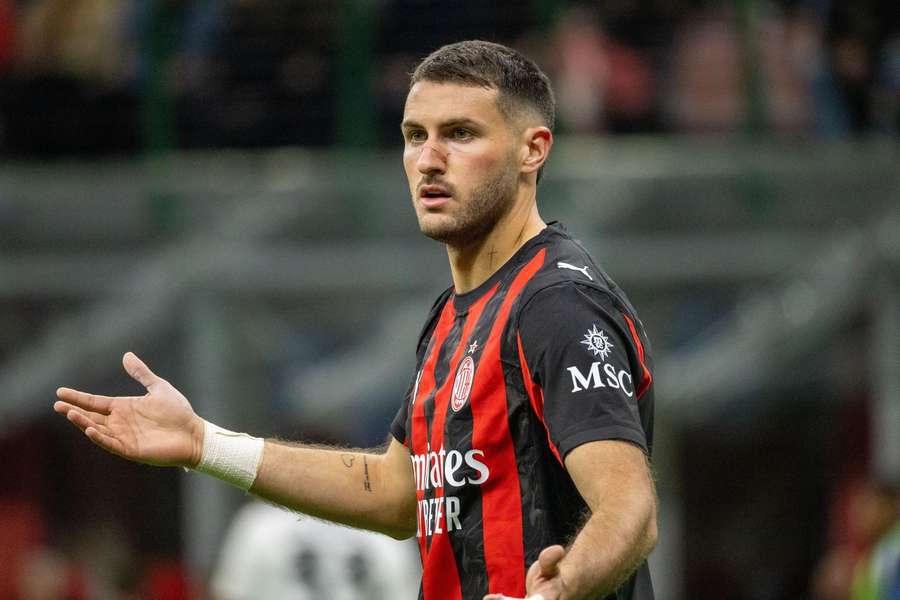 Agent responds to West Ham rumours for AC Milan striker Gimenez Agent responds to West Ham rumours for AC Milan striker Gimenez