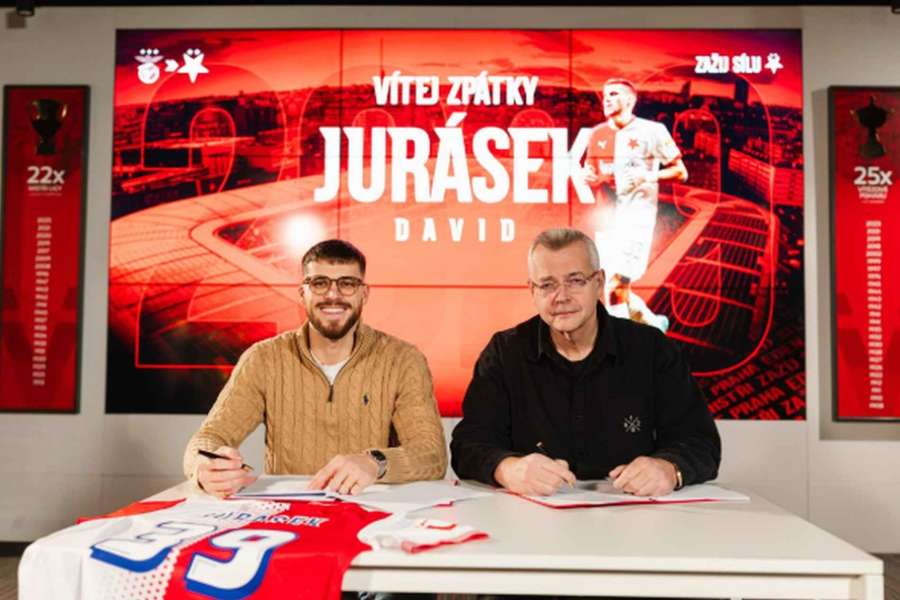 David Jurásek se po dvou a půl letech v zahraničí vrací do Slavie.