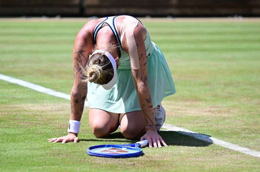 Vondrousova se derrumba tras su victoria en la final de Berlín Vondrousova se derrumba tras su victoria en la final de Berlín