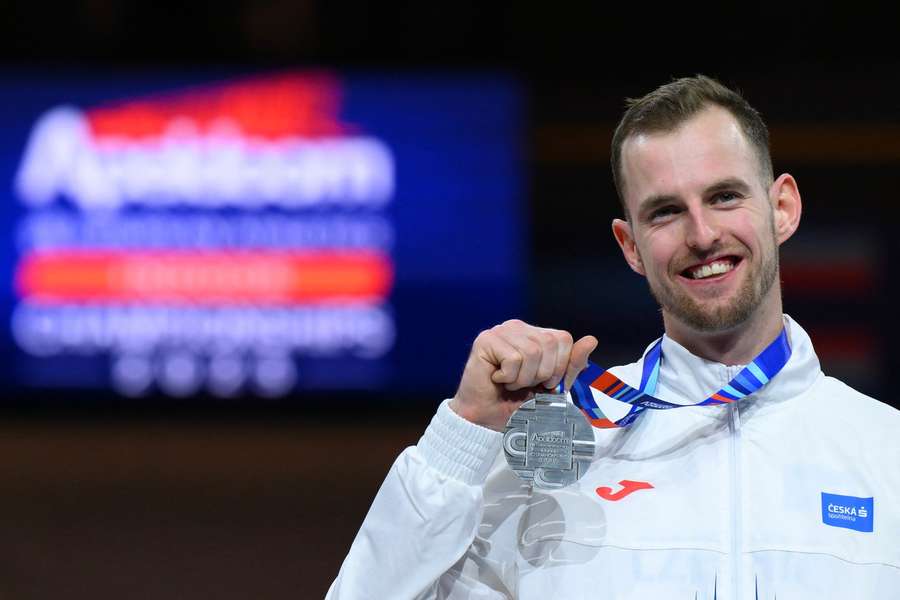 Jan Štefela se stříbrnou medailí z loňského halového mistrovství Evropy. Jan Štefela se stříbrnou medailí z loňského halového mistrovství Evropy.