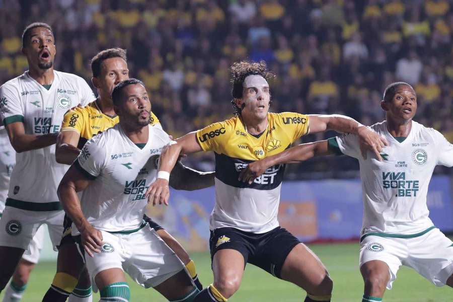 O Goiás deu um passo rumo ao acesso à Série A O Goiás deu um passo rumo ao acesso à Série A
