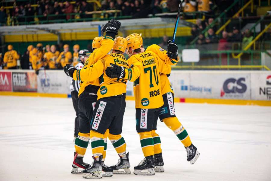 Hokejisté Poruby vedou Chance ligu o pět bodů před Vsetínem, Valaši vyhráli popáté v řadě