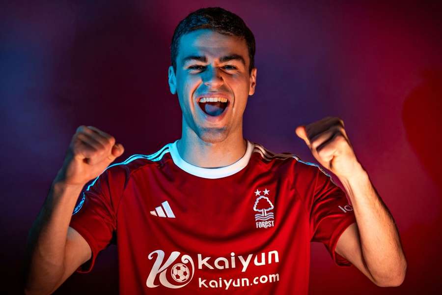 Giovanni Reyna assinou por empréstimo com o Nottingham