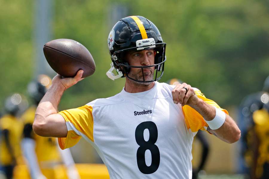 Pittsburgh Steelers quarterback Aaron Rodgers