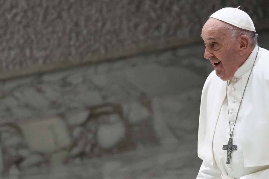 Papa Francisc a murit