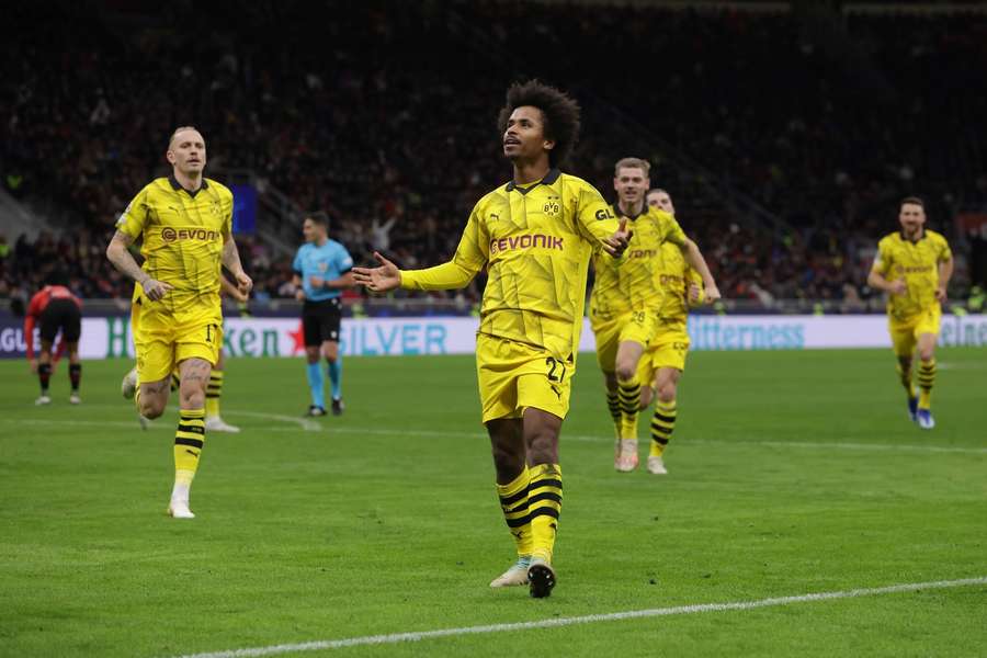 Invaller Karim Adeyemi maakte  de 1-3 voor Borussia Dortmund