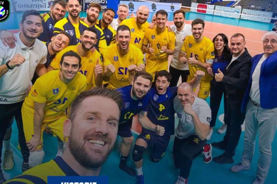 Corona Braşov, victorioasă în deplasare în primul tur al Ligii Campionilor la volei masculin