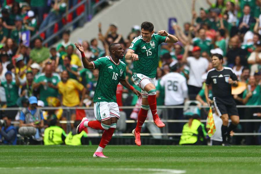 Mexic a câștigat meciul de debut cu Africa de Sud Mexic a câștigat meciul de debut cu Africa de Sud