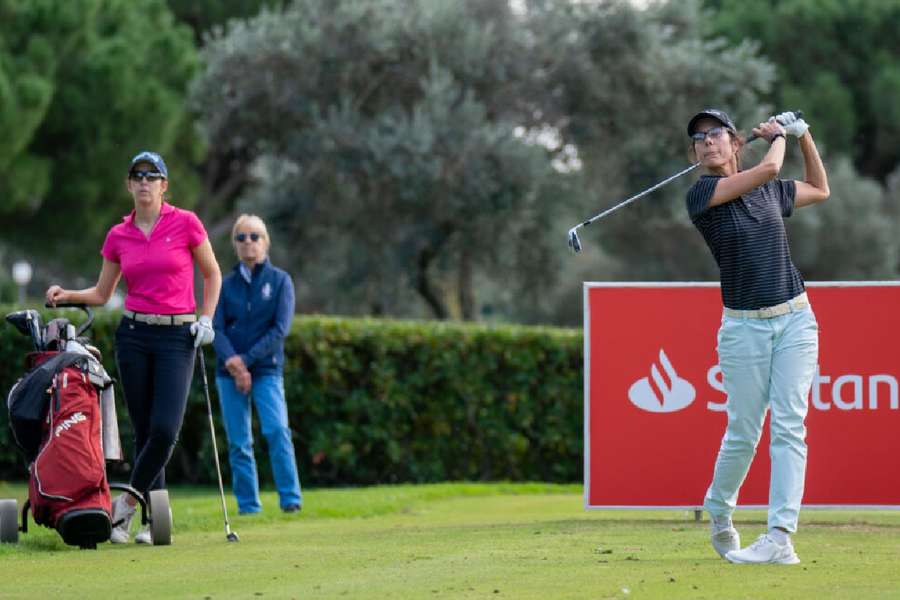 Mireia Prat y María Laura Elvira, líderes tras la primera jornada en Peralada Golf