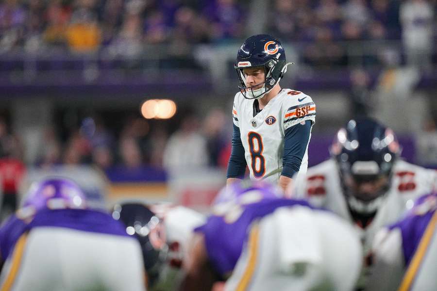 Chicago Bears place kicker Cairo Santos gets set to kick the game-winning field goal against the Minnesota Vikings