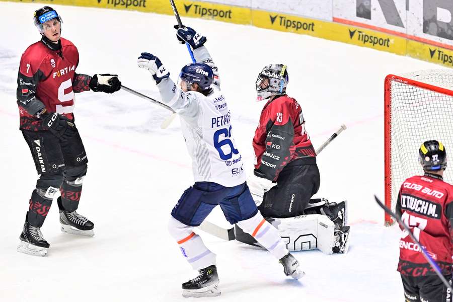 Plzeňský Mikko Petman slaví gól v zápase se Spartou. Plzeňský Mikko Petman slaví gól v zápase se Spartou.