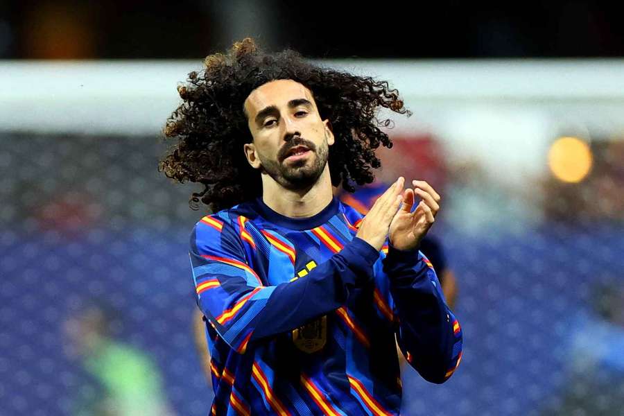Cucurella, durante el calentamiento previo al debut con España en el Mundial 2026 Cucurella, durante el calentamiento previo al debut con España en el Mundial 2026