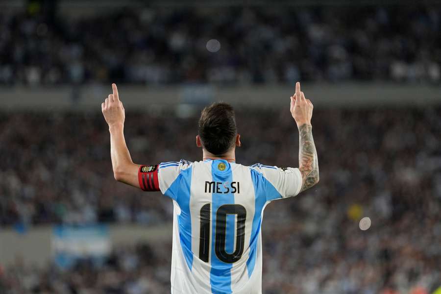 Messi režíroval kanonádu Argentíny. 