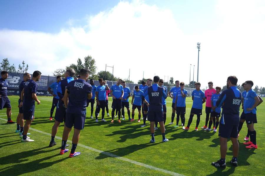 Os jogadores no primeiro treino do FC Porto