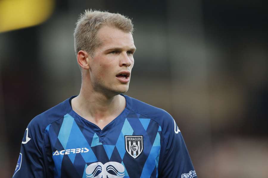 Nikolai Laursen van Heracles Almelo krijgt binnenkort een knie-operatie Nikolai Laursen van Heracles Almelo krijgt binnenkort een knie-operatie