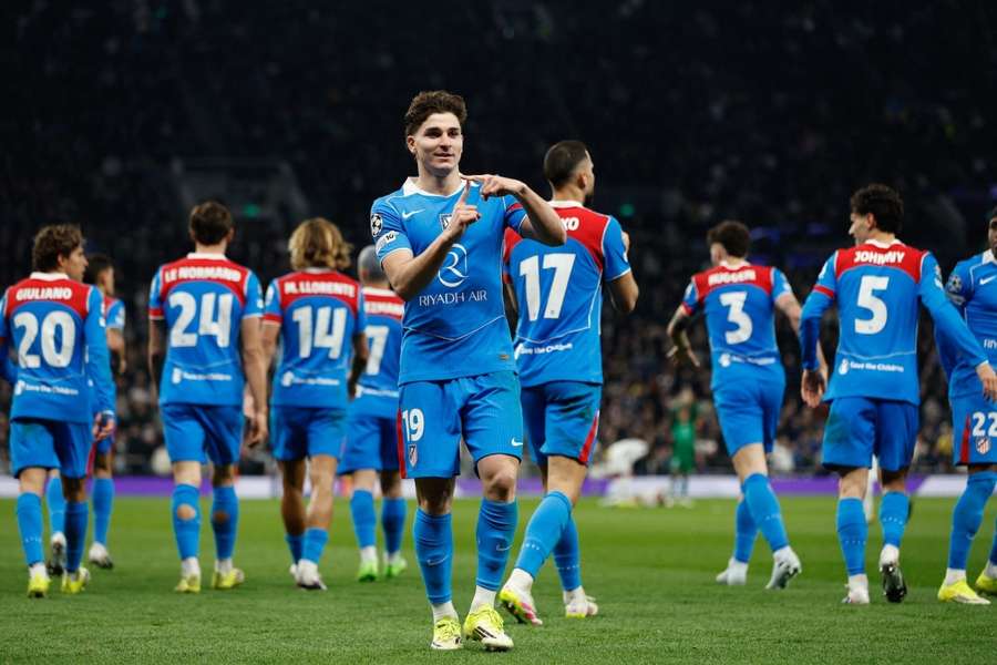 Julián Álvarez celebra su gol ante el Tottenham