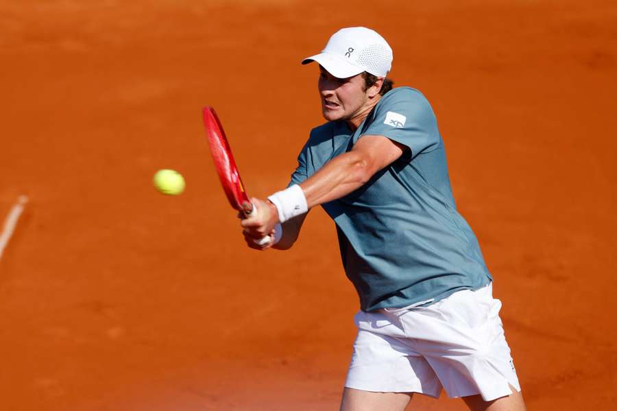 João foi bem no saque, mas não defendeu muito bem