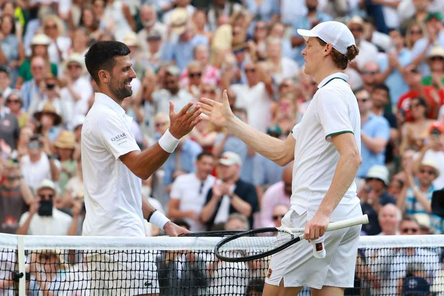 Novak Djokovic și Jannik Sinner la Wimbledon Novak Djokovic și Jannik Sinner la Wimbledon