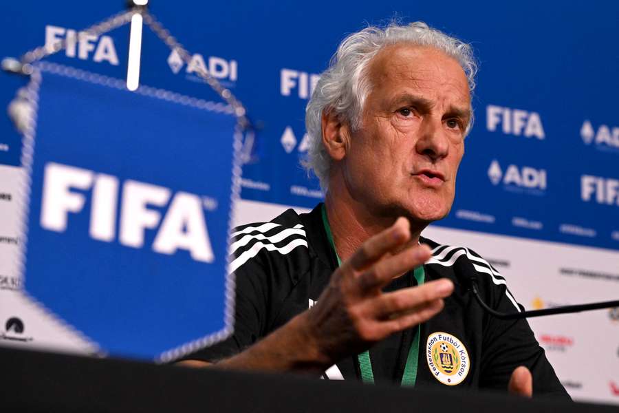 Fred Rutten deixou o comando técnico da seleção de Curaçao 