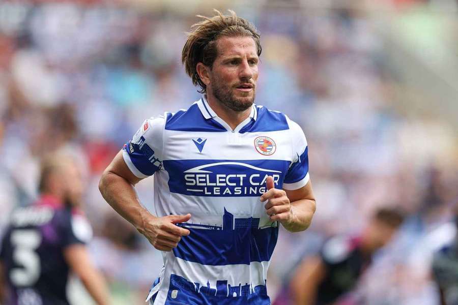 Obránce Sam Hutchinson (35) z Wimbledonu.