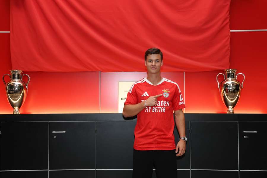 Samuel Dahl renovou por cinco épocas com o Benfica Samuel Dahl renovou por cinco épocas com o Benfica