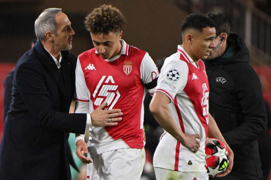 Hütter face à Aston Villa mardi.