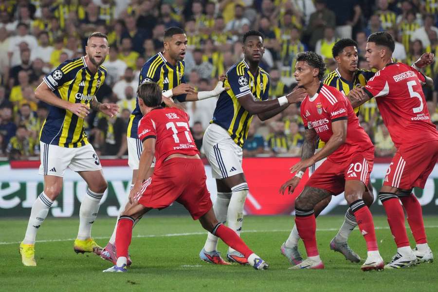 Milan Škriniar v súboji proti Benfice. Milan Škriniar v súboji proti Benfice.