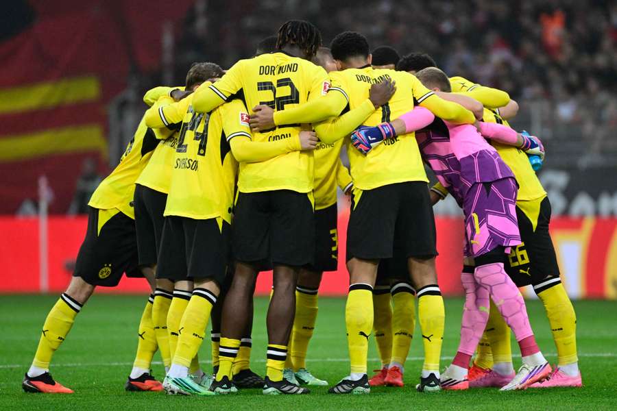 Dortmund neskóroval ani cez týždeň v Lige majstrov. Dortmund neskóroval ani cez týždeň v Lige majstrov.