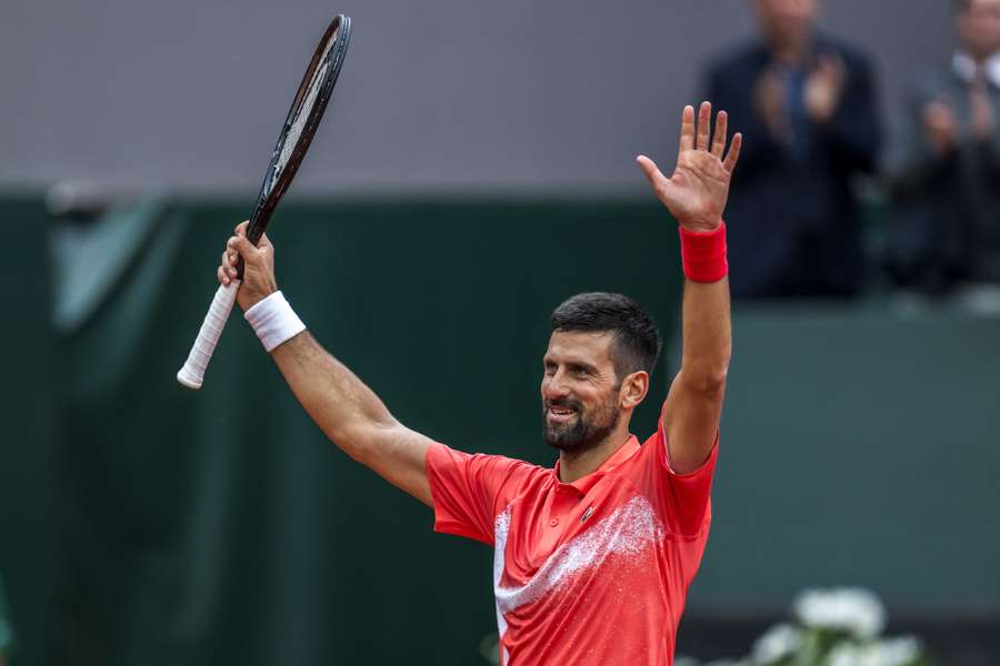 Djokovič slaví stý titul na turnaji ATP.