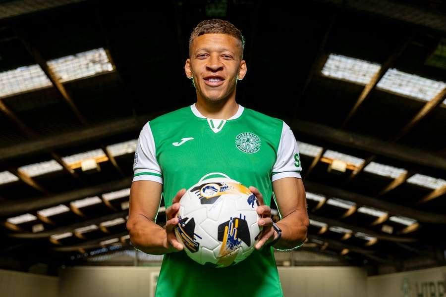 Dwight Gayle está atualmente no Hibernian