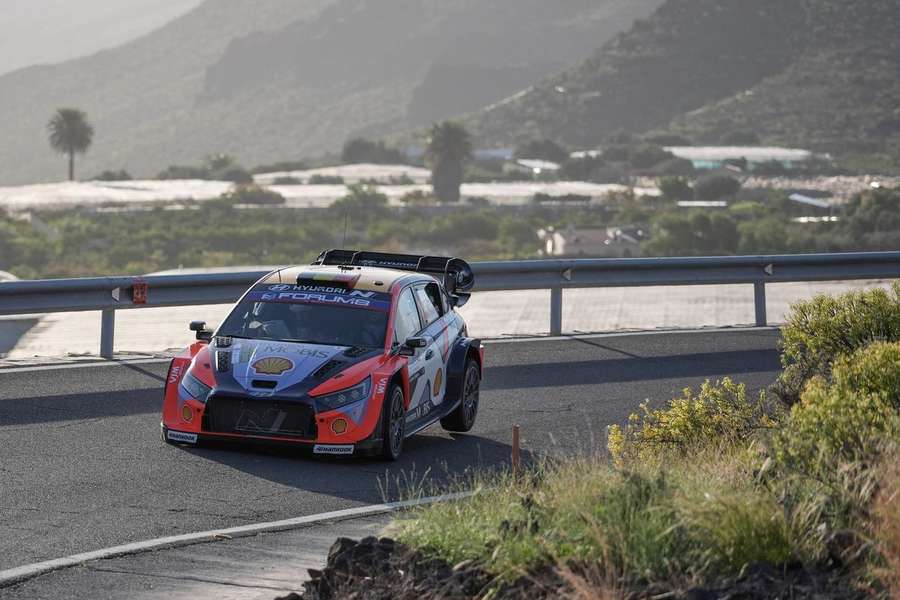 Thierry Neuville em prova