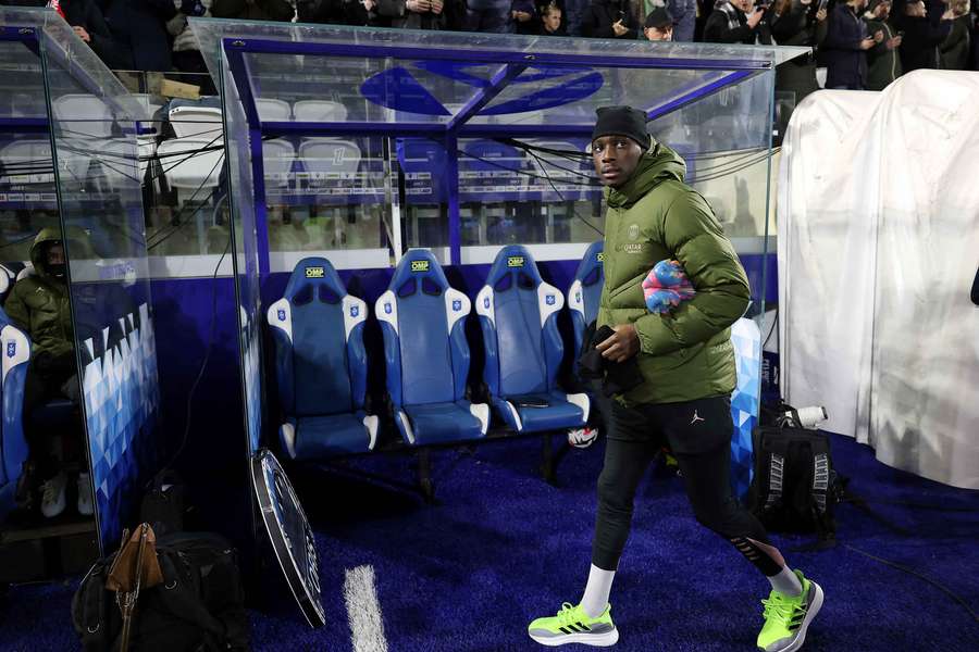Kolo Muani sur le banc lors du match à Auxerre le 6 décembre.