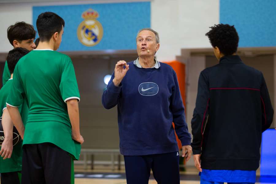 Aíto García Reneses, el entrenador más veterano en dirigir un partido en la liga ACB