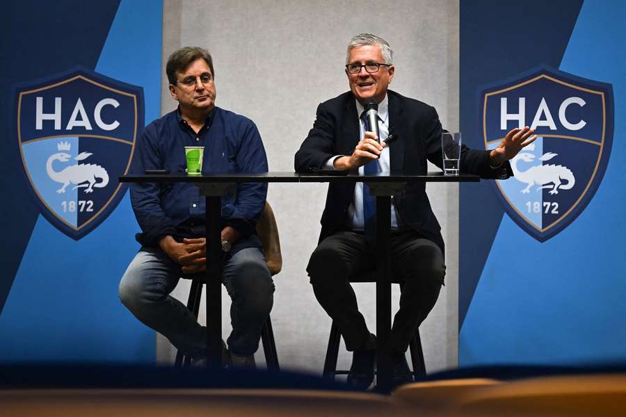 Vincent Volpe, à gauche, et Jeff Luhnow, à droite, au Havre ce mercredi.