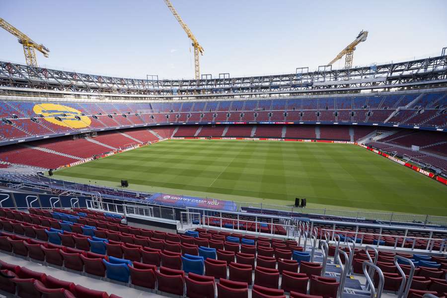 Pohľad na nedokončený Camp Nou.
