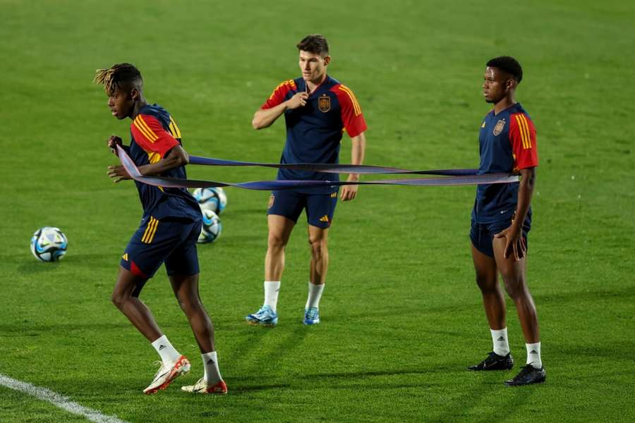 Fran García, en un entrenamiento con España junto a Nico Williams y a Ansu Fati Fran García, en un entrenamiento con España junto a Nico Williams y a Ansu Fati